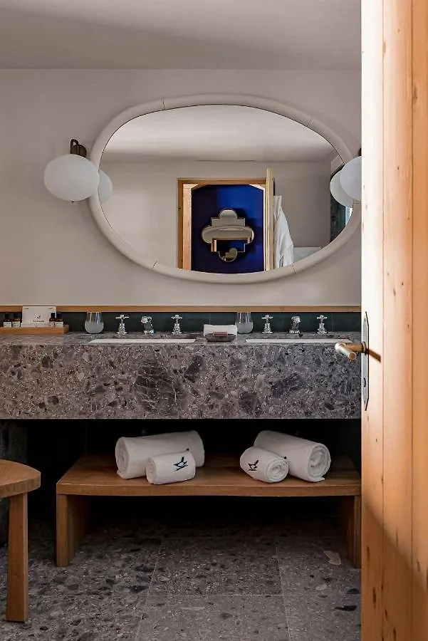 Hotel Le Coucou Μεριμπέλ 5*,