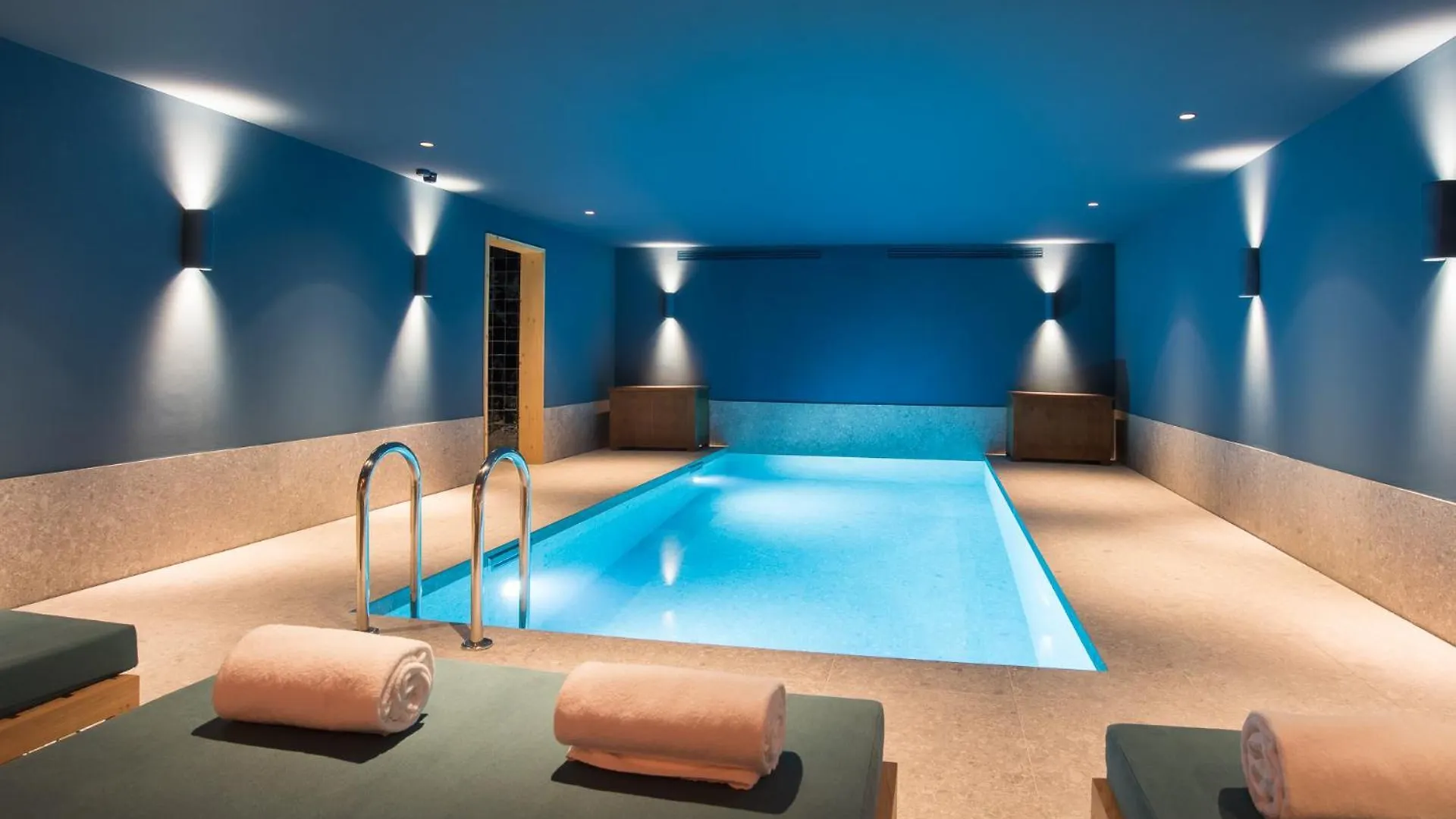 Hotel Le Coucou Meribel 5*,