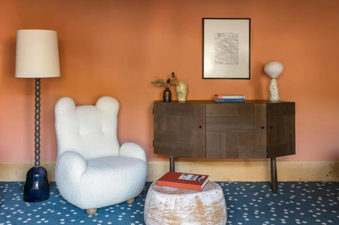 Hotel Le Coucou Μεριμπέλ 5*,  Γαλλία