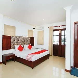 Hotel Queensbury Malabe